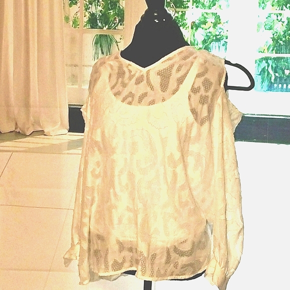 NWT Sheer Cold shoulder floral with cami 2pc set - Picture 5 of 10